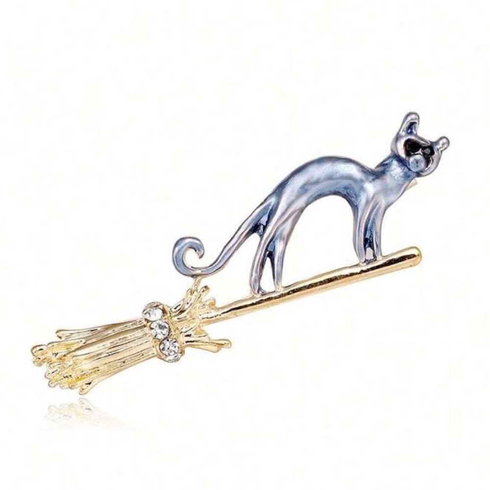 Chic Cat Brooch in Silver and Gold